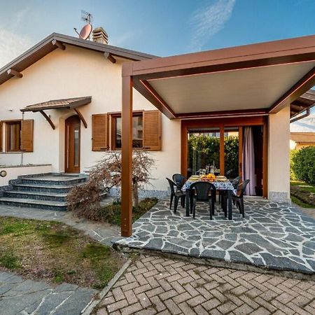 Villa Iris -Pet Friendly Stay - Garden - Private Parking- Bike Friendly Holiday House Colico Buitenkant foto