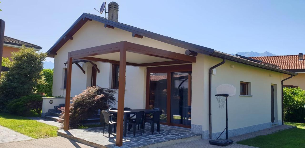 Villa Iris -Pet Friendly Stay - Garden - Private Parking- Bike Friendly Holiday House Colico Buitenkant foto