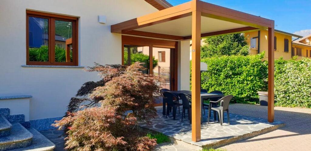 Villa Iris -Pet Friendly Stay - Garden - Private Parking- Bike Friendly Holiday House Colico Buitenkant foto