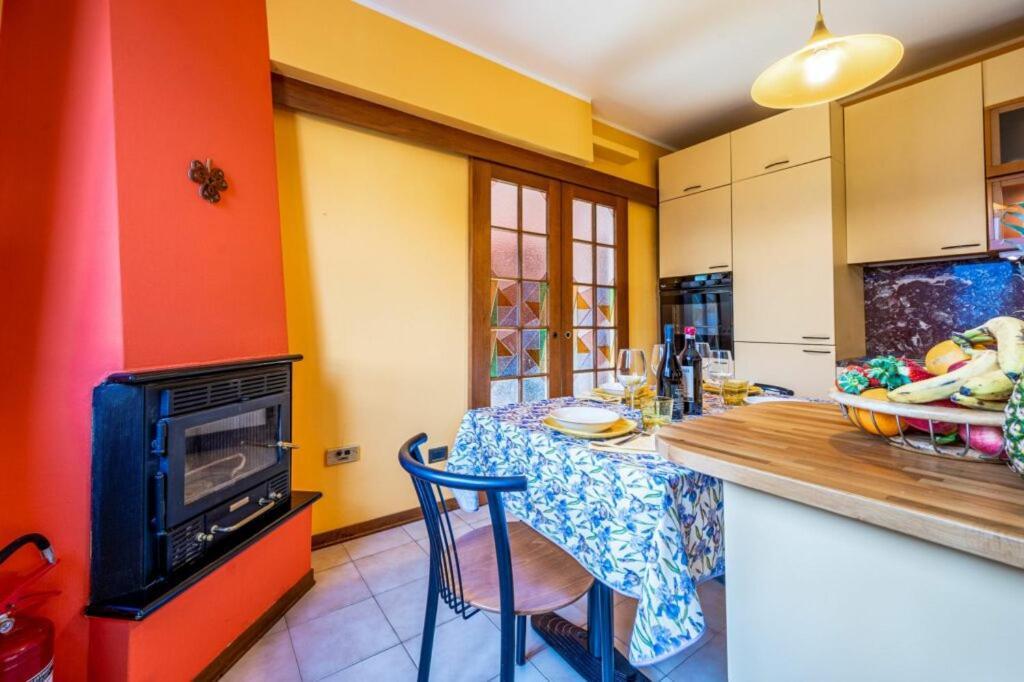 Villa Iris -Pet Friendly Stay - Garden - Private Parking- Bike Friendly Holiday House Colico Buitenkant foto