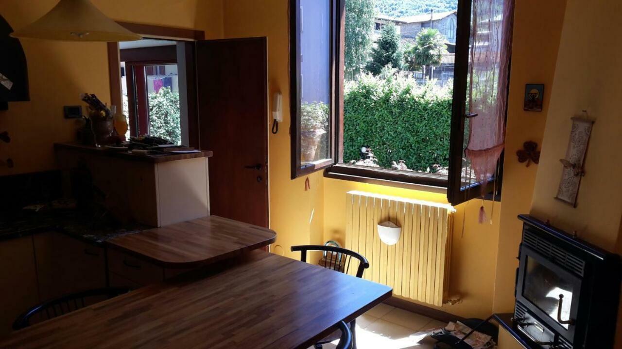 Villa Iris -Pet Friendly Stay - Garden - Private Parking- Bike Friendly Holiday House Colico Buitenkant foto