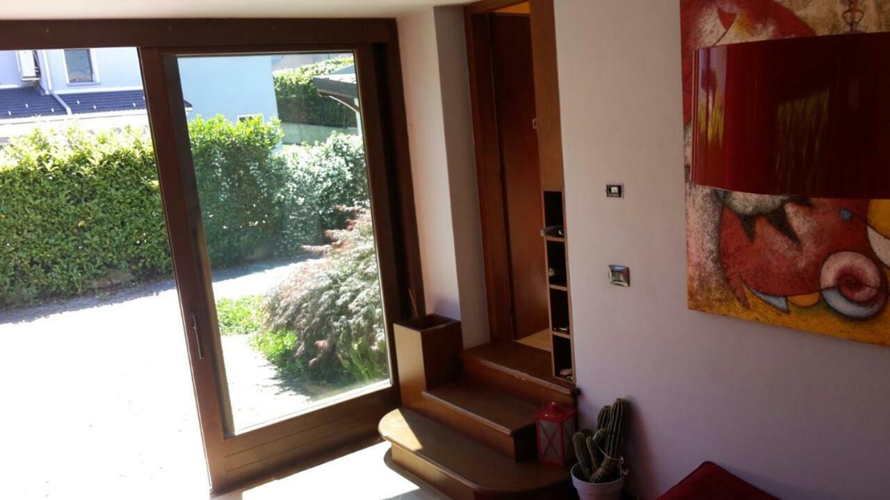Villa Iris -Pet Friendly Stay - Garden - Private Parking- Bike Friendly Holiday House Colico Buitenkant foto