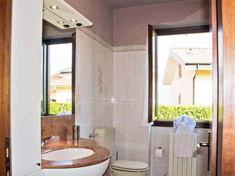 Villa Iris -Pet Friendly Stay - Garden - Private Parking- Bike Friendly Holiday House Colico Buitenkant foto